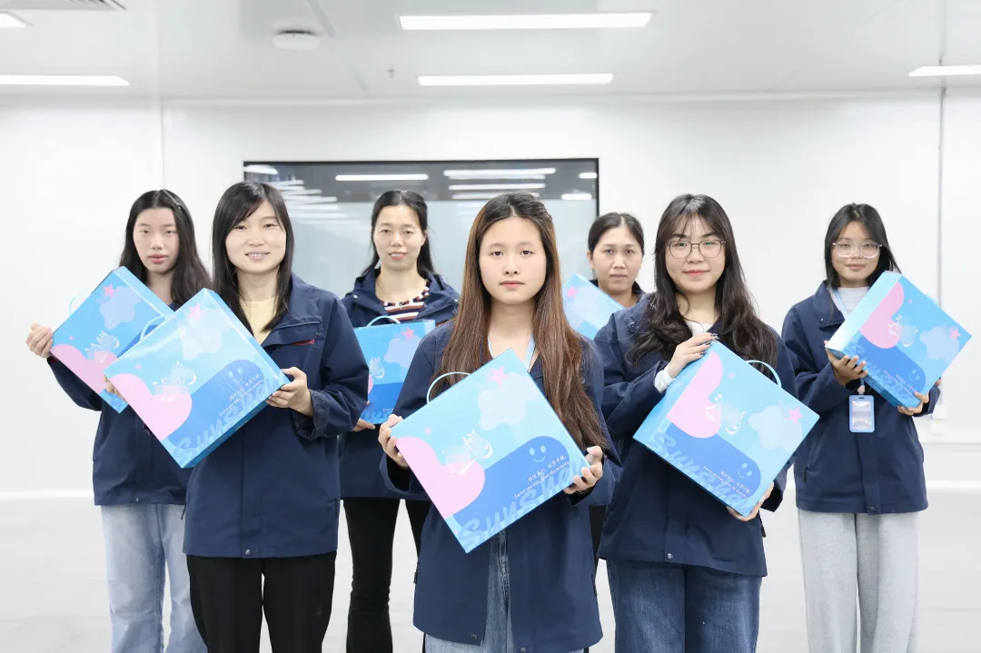 女神节：黄石“乒”出欢乐，，，，，昭通“河妆你甜美！